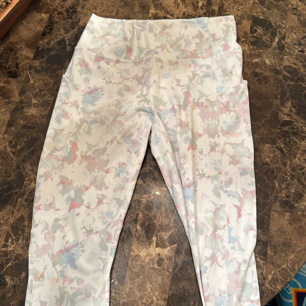 Fabletics pure lux 7/8 leggings with multiple pockets